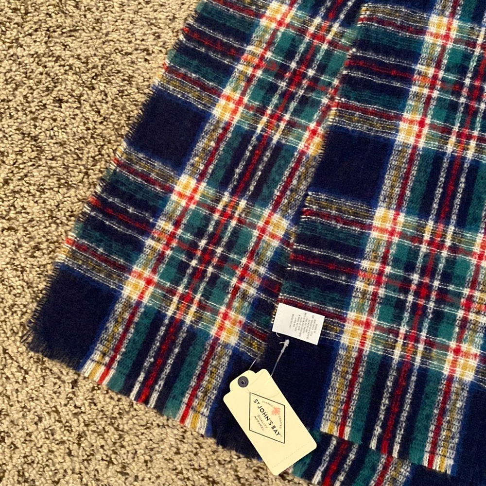 NWT St Johns Bay American Navy Blue Plaid Throw
